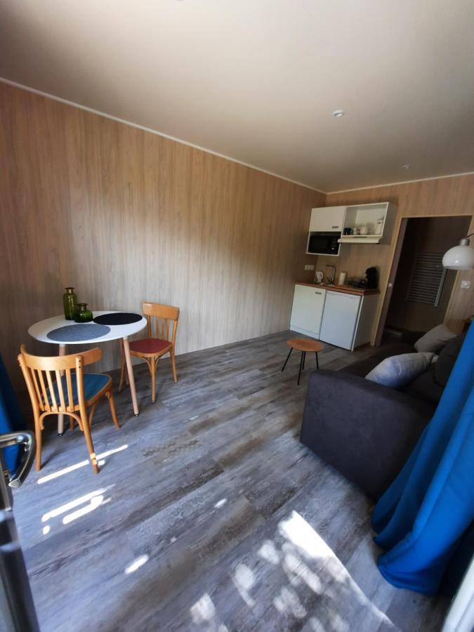 Le Lodge Des Chenes Brousses-et-Villaret Exterior foto