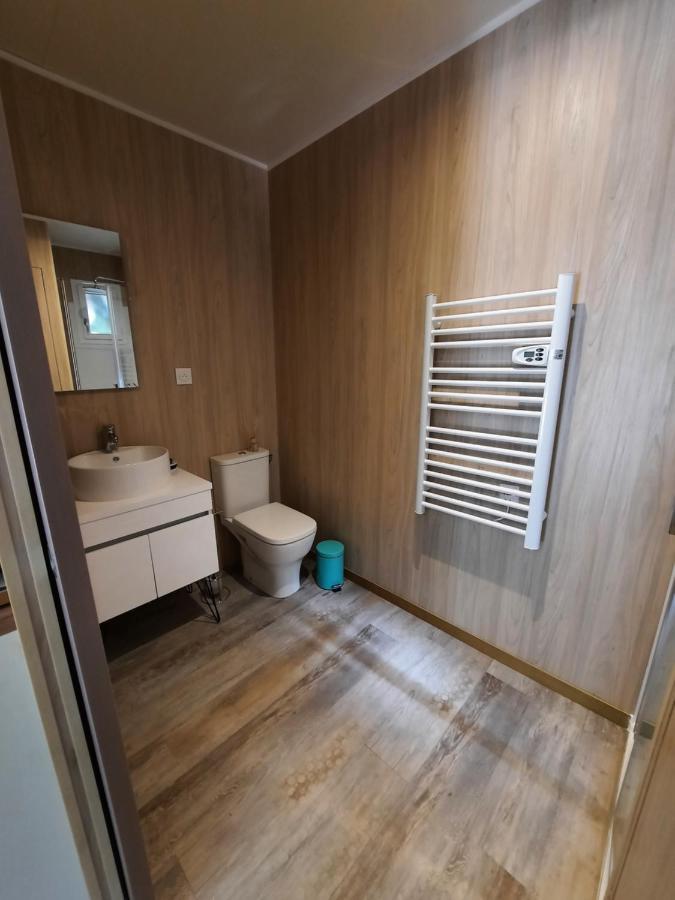 Le Lodge Des Chenes Brousses-et-Villaret Exterior foto
