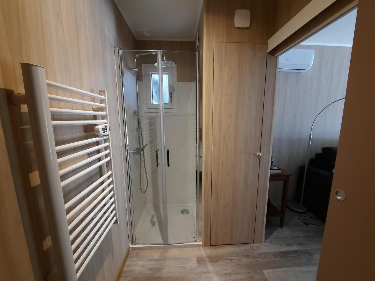 Le Lodge Des Chenes Brousses-et-Villaret Exterior foto